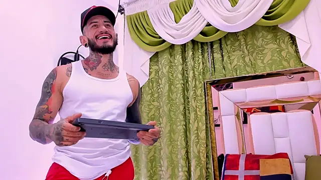 Snapshot of dilan_scootk_ chatting on November 2025 07:26:02 PM dilan scootk online show from November 2025 07:26:02 PM