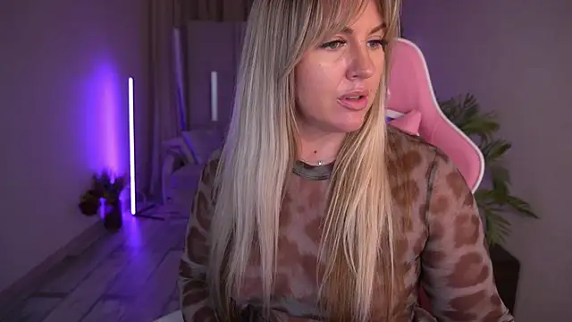 Snapshot of KiraCandyS chatting on January 2025 12:43:02 AM KiraCandyS online show from January 2025 12:43:02 AM