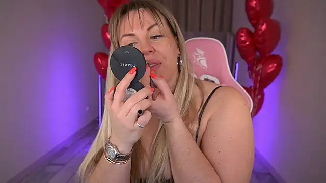 Snapshot of KiraCandyS chatting on February 2025 03:12:02 AM KiraCandyS online show from February 2025 03:12:02 AM