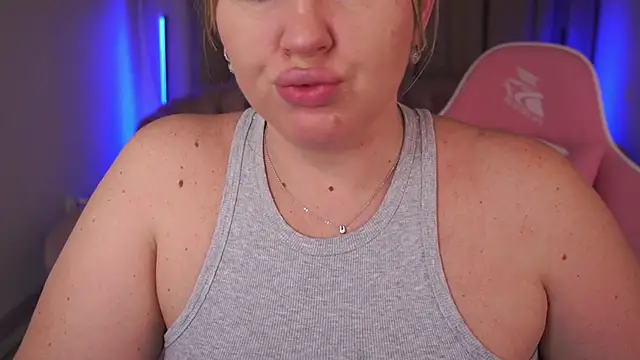 Snapshot of KiraCandyS chatting on March 2025 03:59:02 AM KiraCandyS online show from March 2025 03:59:02 AM