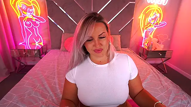 Snapshot of KiraCandyS chatting on September 2025 08:52:02 PM KiraCandyS online show from September 2025 08:52:02 PM