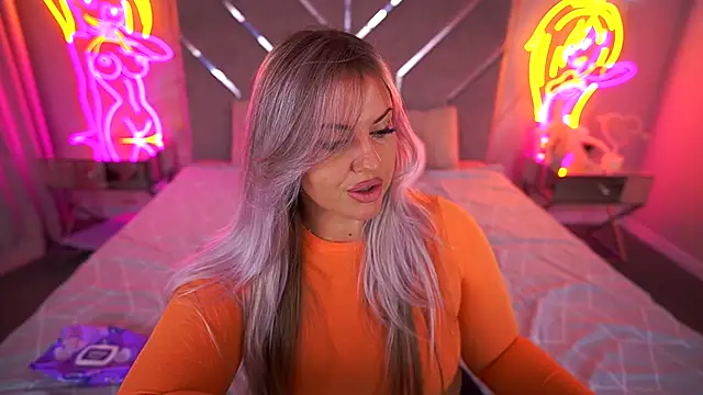 Snapshot of KiraCandyS chatting on September 2025 08:10:01 PM KiraCandyS online show from September 2025 08:10:01 PM