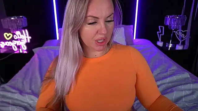 Snapshot of KiraCandyS chatting on September 2025 10:37:01 PM KiraCandyS online show from September 2025 10:37:01 PM