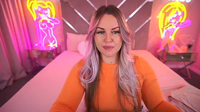 Snapshot of KiraCandyS chatting on October 2025 08:57:01 PM KiraCandyS online show from October 2025 08:57:01 PM