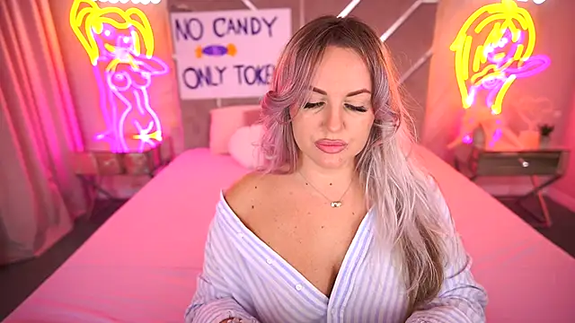 Snapshot of KiraCandyS chatting on October 2025 07:58:02 PM KiraCandyS online show from October 2025 07:58:02 PM