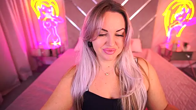 Snapshot of KiraCandyS chatting on November 2025 12:21:02 AM KiraCandyS online show from November 2025 12:21:02 AM