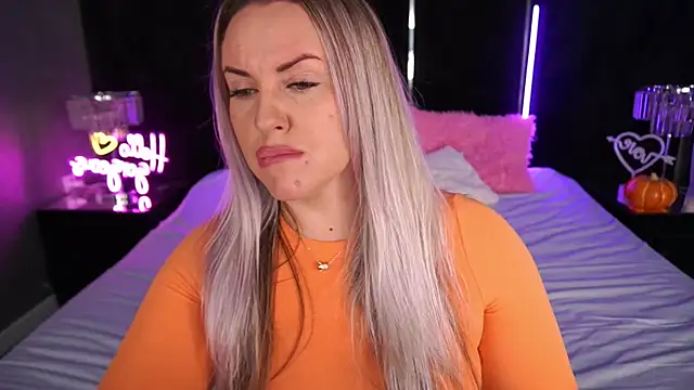 Snapshot of KiraCandyS chatting on November 2025 11:14:02 PM KiraCandyS online show from November 2025 11:14:02 PM