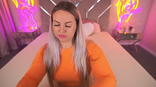 Snapshot of KiraCandyS chatting on November 2025 09:48:02 PM KiraCandyS online show from November 2025 09:48:02 PM