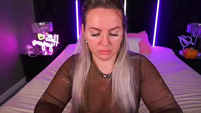 Snapshot of KiraCandyS chatting on November 2025 11:36:02 PM KiraCandyS online show from November 2025 11:36:02 PM