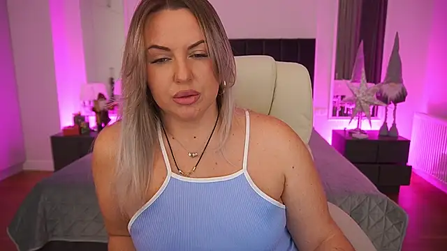 Snapshot of KiraCandyS chatting on January 2026 09:19:01 PM KiraCandyS online show from January 2026 09:19:01 PM