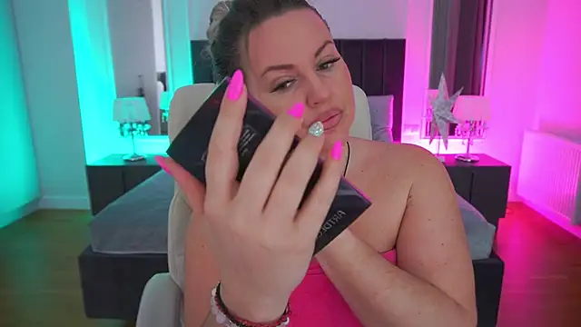 Snapshot of KiraCandyS chatting on February 2026 03:10:02 PM KiraCandyS online show from February 2026 03:10:02 PM