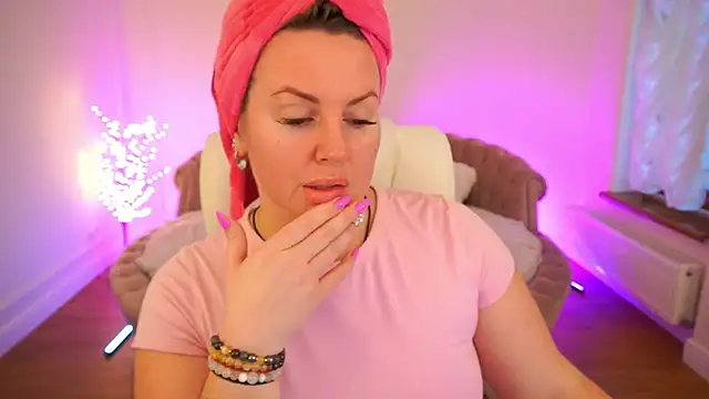 Snapshot of KiraCandyS chatting on February 2026 02:25:01 PM KiraCandyS online show from February 2026 02:25:01 PM