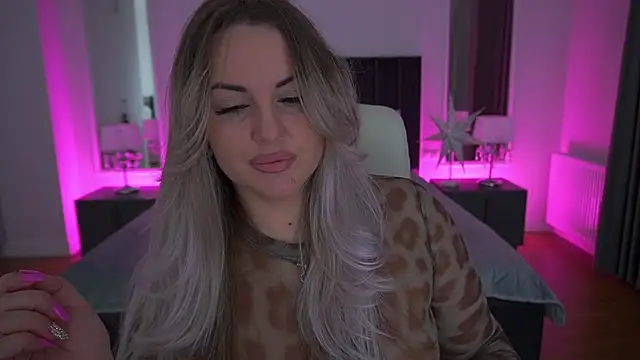 Snapshot of KiraCandyS chatting on February 2026 10:06:01 PM KiraCandyS online show from February 2026 10:06:01 PM