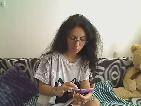 Snapshot of Emmatoo chatting on April 2026 10:24:02 AM Emmatoo online show from April 2026 10:24:02 AM