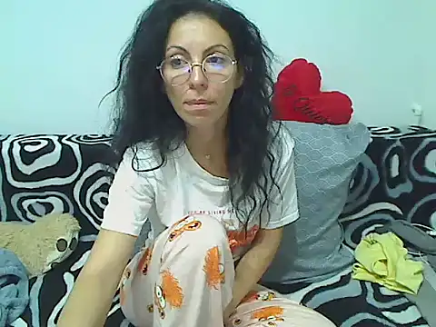 Snapshot of Emmatoo chatting on April 2026 03:44:02 AM Emmatoo online show from April 2026 03:44:02 AM