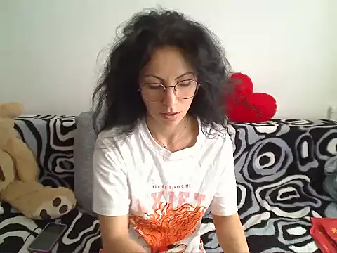 Snapshot of Emmatoo chatting on April 2026 09:14:01 AM Emmatoo online show from April 2026 09:14:01 AM