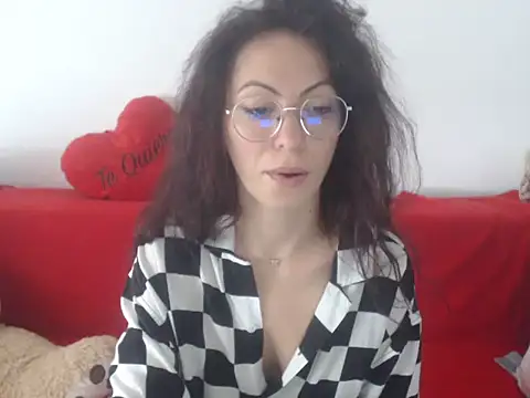 Emmatoo online show from May 2026 11:48:02 AM