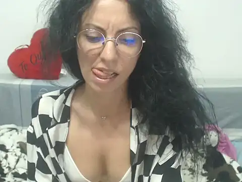 Emmatoo online show from May 2026 12:48:01 AM