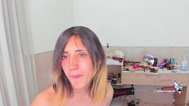 Snapshot of linnie_ chatting on September 2025 10:21:01 PM linnie online show from September 2025 10:21:01 PM