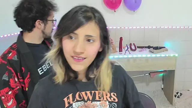 Snapshot of linnie_ chatting on September 2025 10:44:02 PM linnie online show from September 2025 10:44:02 PM