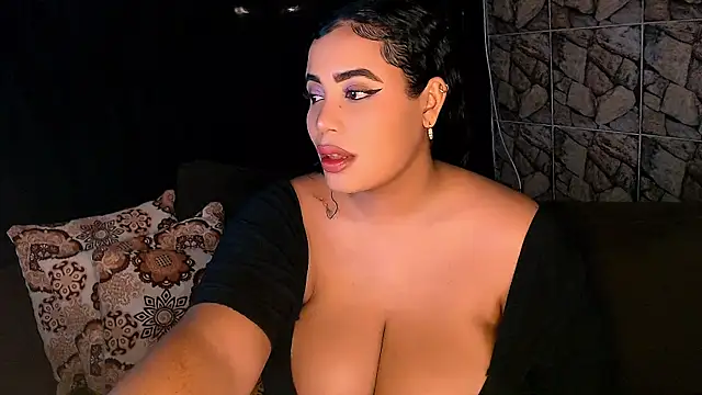 Snapshot of Emmacamille chatting on February 2025 03:47:02 AM Emmacamille online show from February 2025 03:47:02 AM