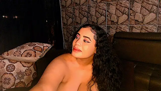 Snapshot of Emmacamille chatting on February 2025 06:50:02 AM Emmacamille online show from February 2025 06:50:02 AM