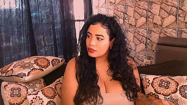 Snapshot of Emmacamille chatting on February 2025 04:43:02 PM Emmacamille online show from February 2025 04:43:02 PM