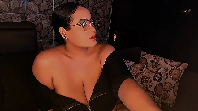 Snapshot of Emmacamille chatting on March 2025 02:12:02 AM Emmacamille online show from March 2025 02:12:02 AM