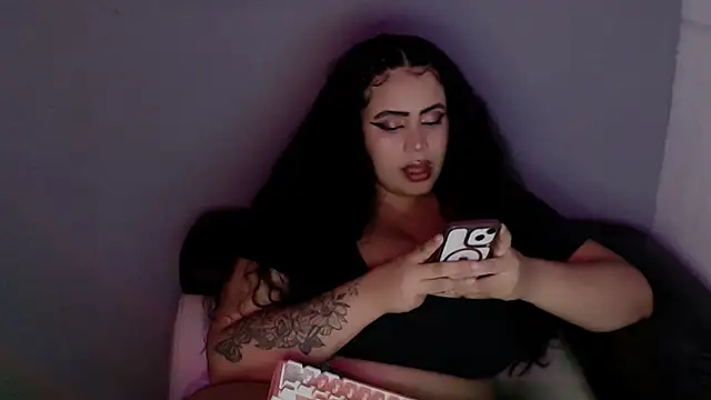 Snapshot of Emmacamille chatting on October 2025 12:11:01 AM Emmacamille online show from October 2025 12:11:01 AM