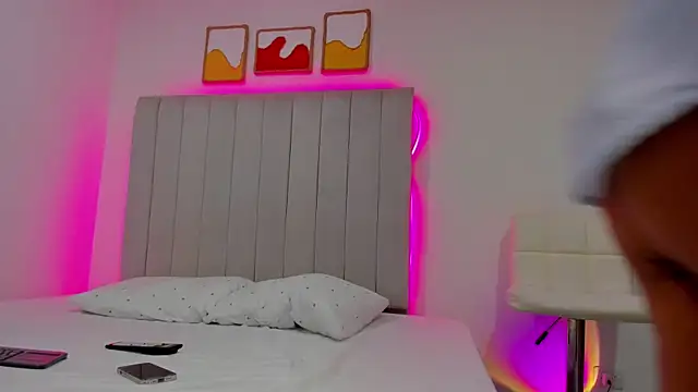 amy robertz online show from November 2025 03:20:01 AM