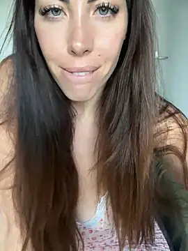 Snapshot of Eyline chatting on January 2025 03:15:01 PM Eyline online show from January 2025 03:15:01 PM