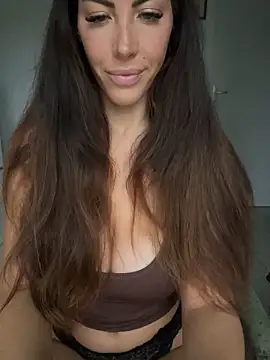 Snapshot of Eyline chatting on January 2025 02:57:01 PM Eyline online show from January 2025 02:57:01 PM