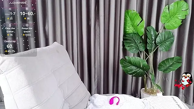 Snapshot of -----Sue----- chatting on March 2025 04:24:02 AM -----Sue----- online show from March 2025 04:24:02 AM