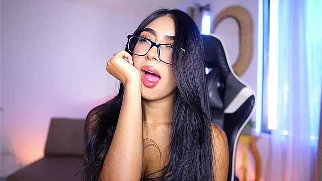 Sara albrecht online show from December 2024 12:33:02 PM