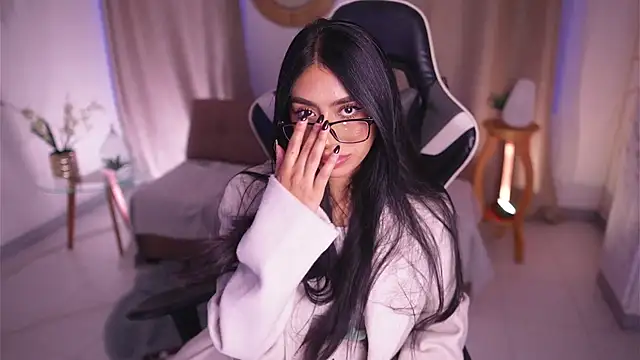 Sara albrecht online show from February 2025 03:29:01 PM