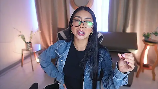 Sara albrecht online show from February 2025 04:15:01 PM