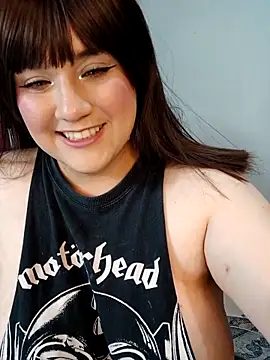 Snapshot of ItsNaiixa chatting on April 2026 01:44:01 AM ItsNaiixa online show from April 2026 01:44:01 AM