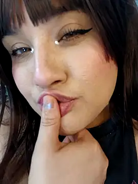 Snapshot of ItsNaiixa chatting on April 2026 08:02:02 PM ItsNaiixa online show from April 2026 08:02:02 PM