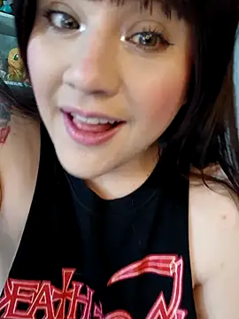 ItsNaiixa online show from April 2026 03:21:02 PM