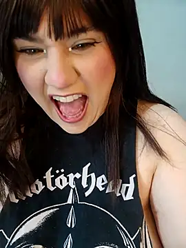 ItsNaiixa online show from May 2026 05:19:01 PM