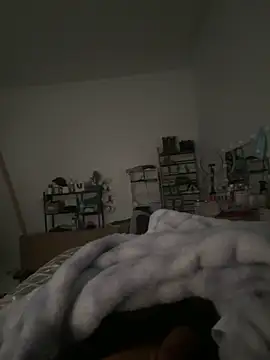 AdrianUquillas online show from April 2026 04:01:02 PM