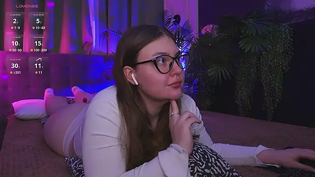 Mia  Peach online show from December 2024 10:12:01 PM