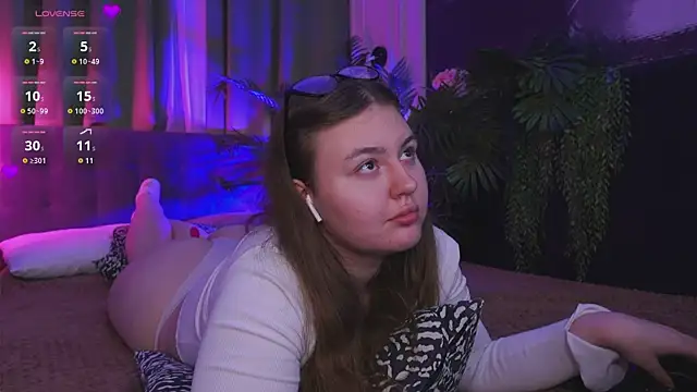 Mia  Peach online show from December 2024 01:18:01 AM