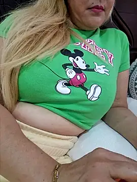 lamorbosa37 online show from March 2025 05:57:01 PM