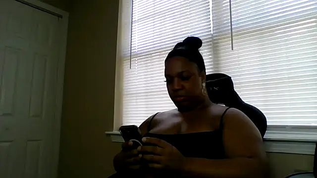 Snapshot of Badgirlbrittt chatting on September 2025 03:05:01 PM Badgirlbrittt online show from September 2025 03:05:01 PM