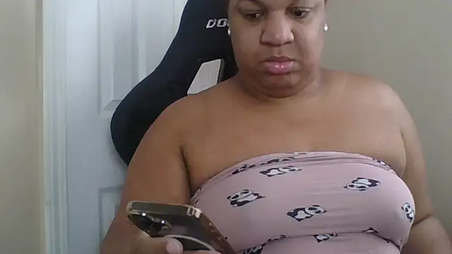 Snapshot of Badgirlbrittt chatting on December 2025 03:51:02 PM Badgirlbrittt online show from December 2025 03:51:02 PM