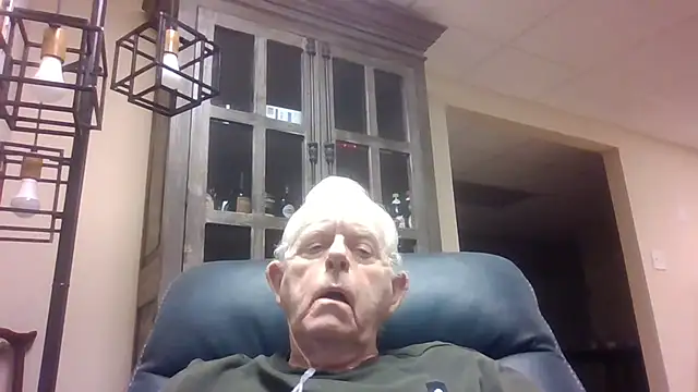 Snapshot of bootlegmanz chatting on November 2025 04:44:01 PM bootlegmanz online show from November 2025 04:44:01 PM