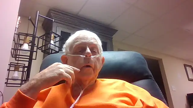 Snapshot of bootlegmanz chatting on December 2025 01:59:02 AM bootlegmanz online show from December 2025 01:59:02 AM