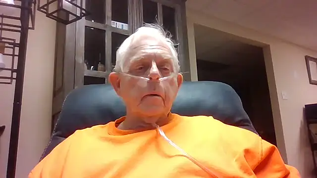 Snapshot of bootlegmanz chatting on December 2025 02:26:01 PM bootlegmanz online show from December 2025 02:26:01 PM