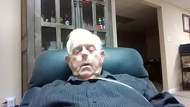 Snapshot of bootlegmanz chatting on December 2025 03:39:01 PM bootlegmanz online show from December 2025 03:39:01 PM